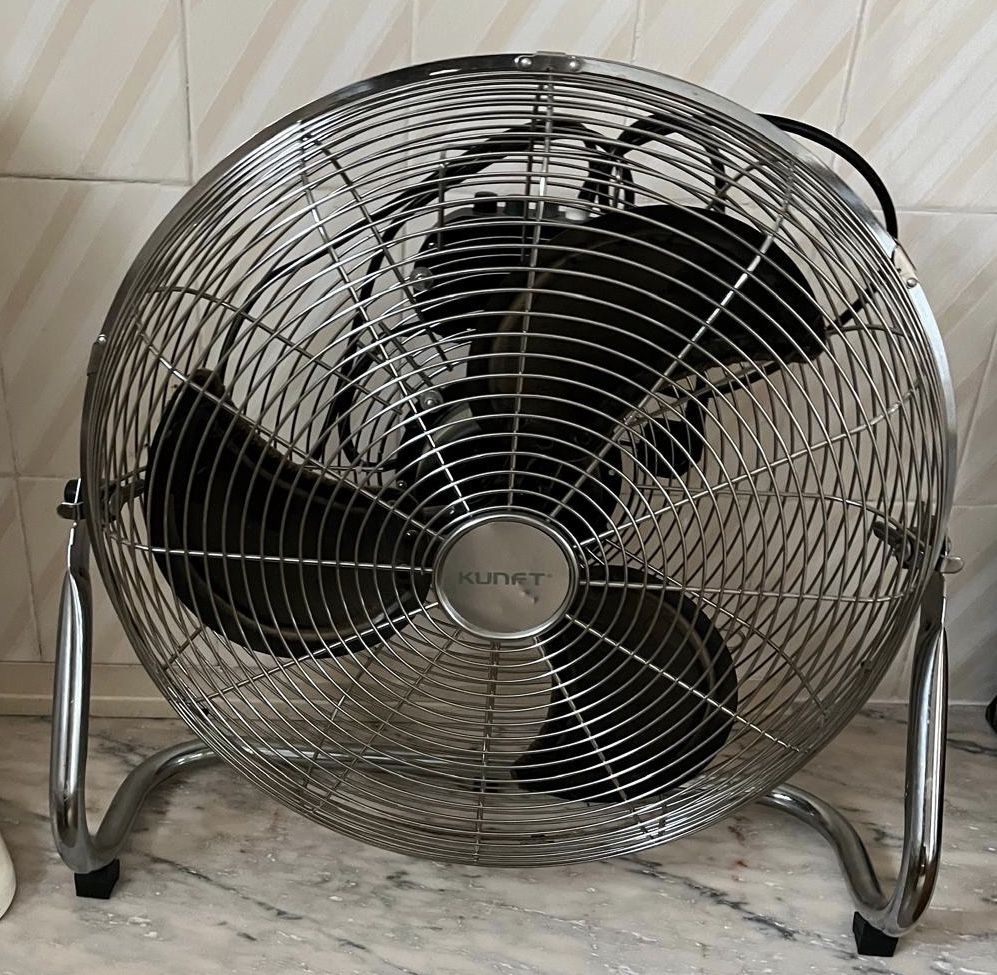 Ventoinha de Chão KUNFT FA-45 - Como Nova