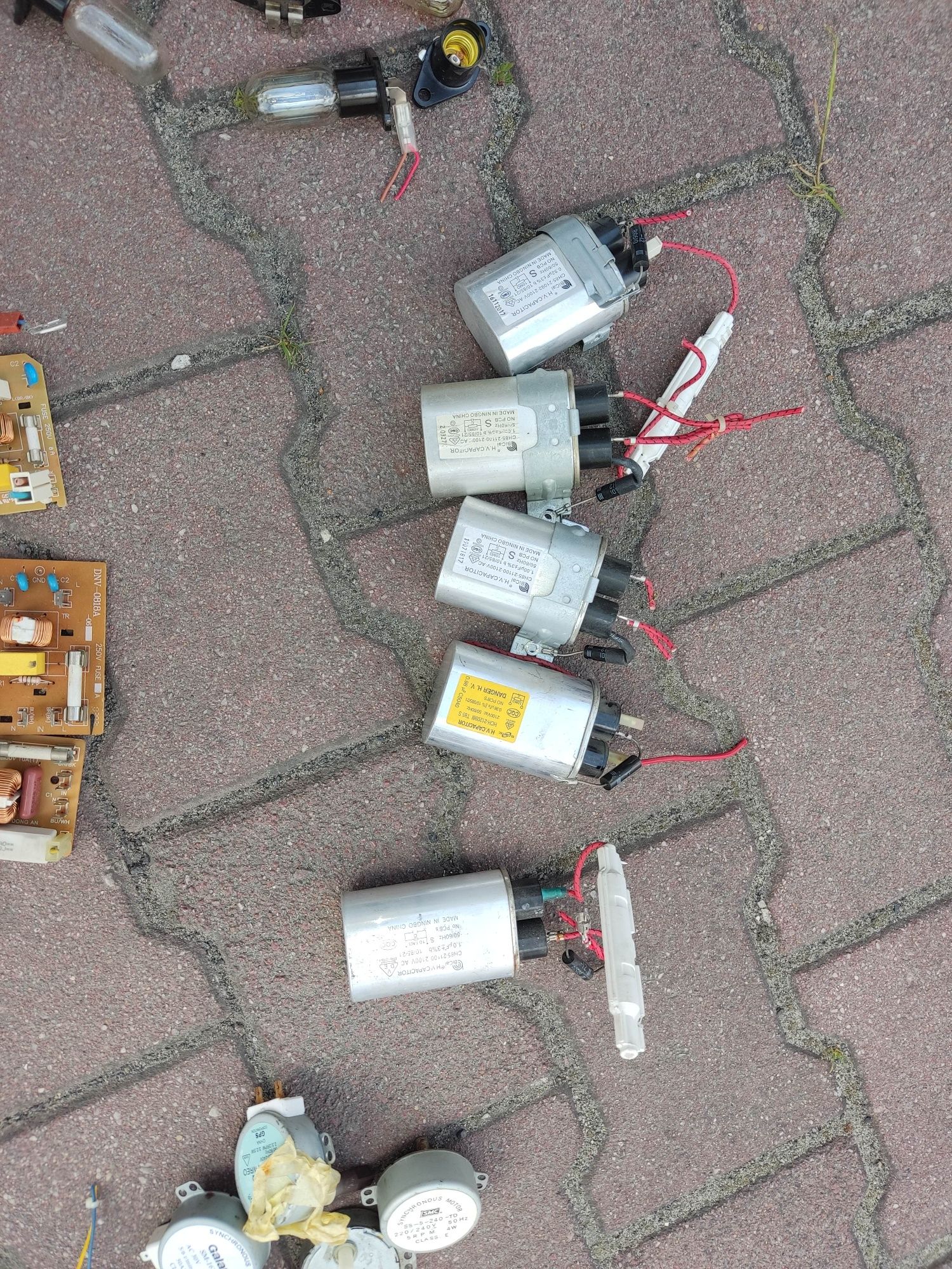 Części z mikrofalówki silnik kondensator wentylator kranrowki żarówka