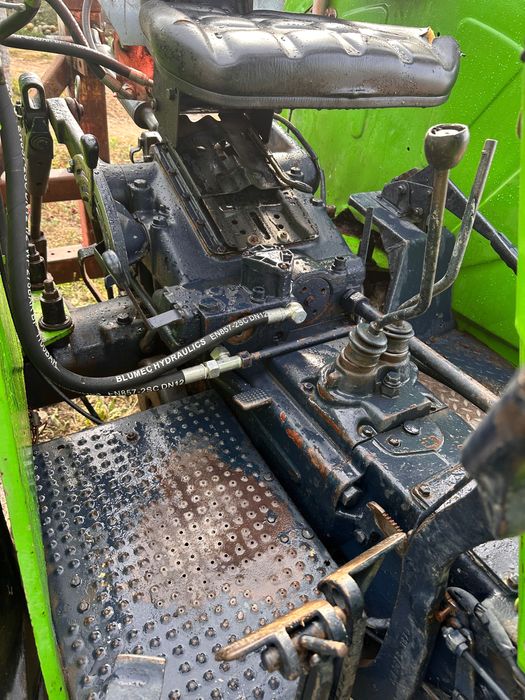 Trator Deutz com 54 cavalos