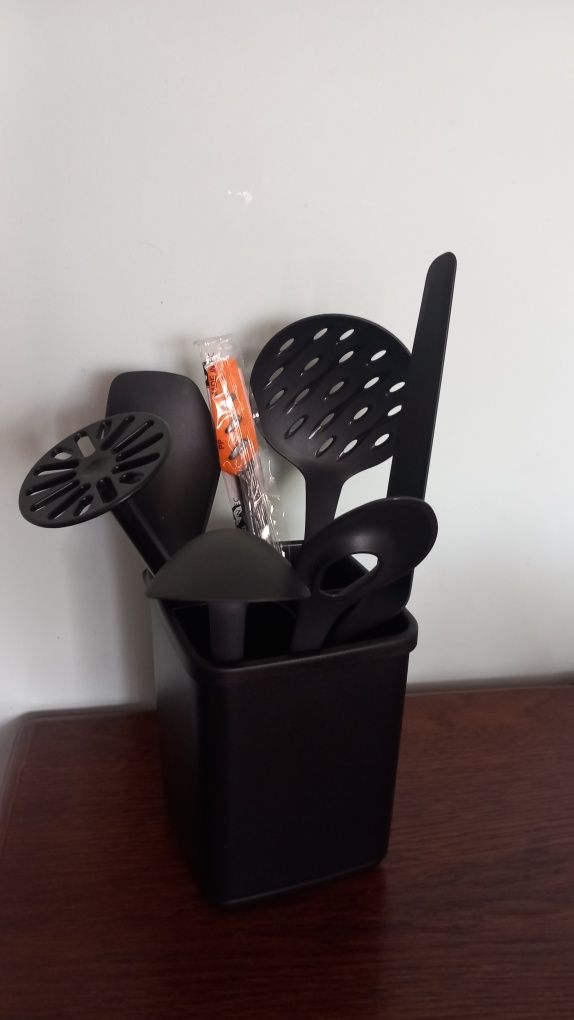 Zestaw Neo łyżek z pojemnikiem tupperware