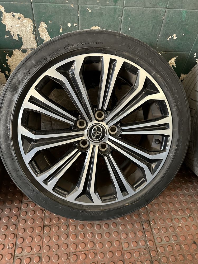Jantes e pneus Originais Toyota Corolla  5x114.3 R17