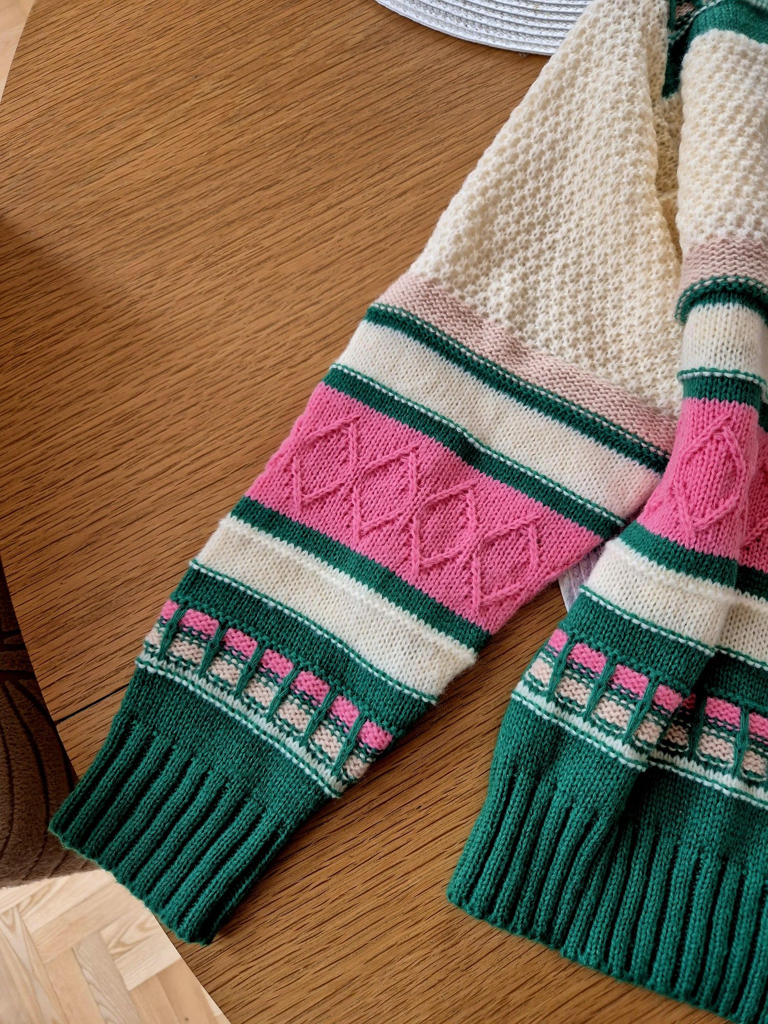 Kolorowy sweter nowy uroczy z golfem S/M