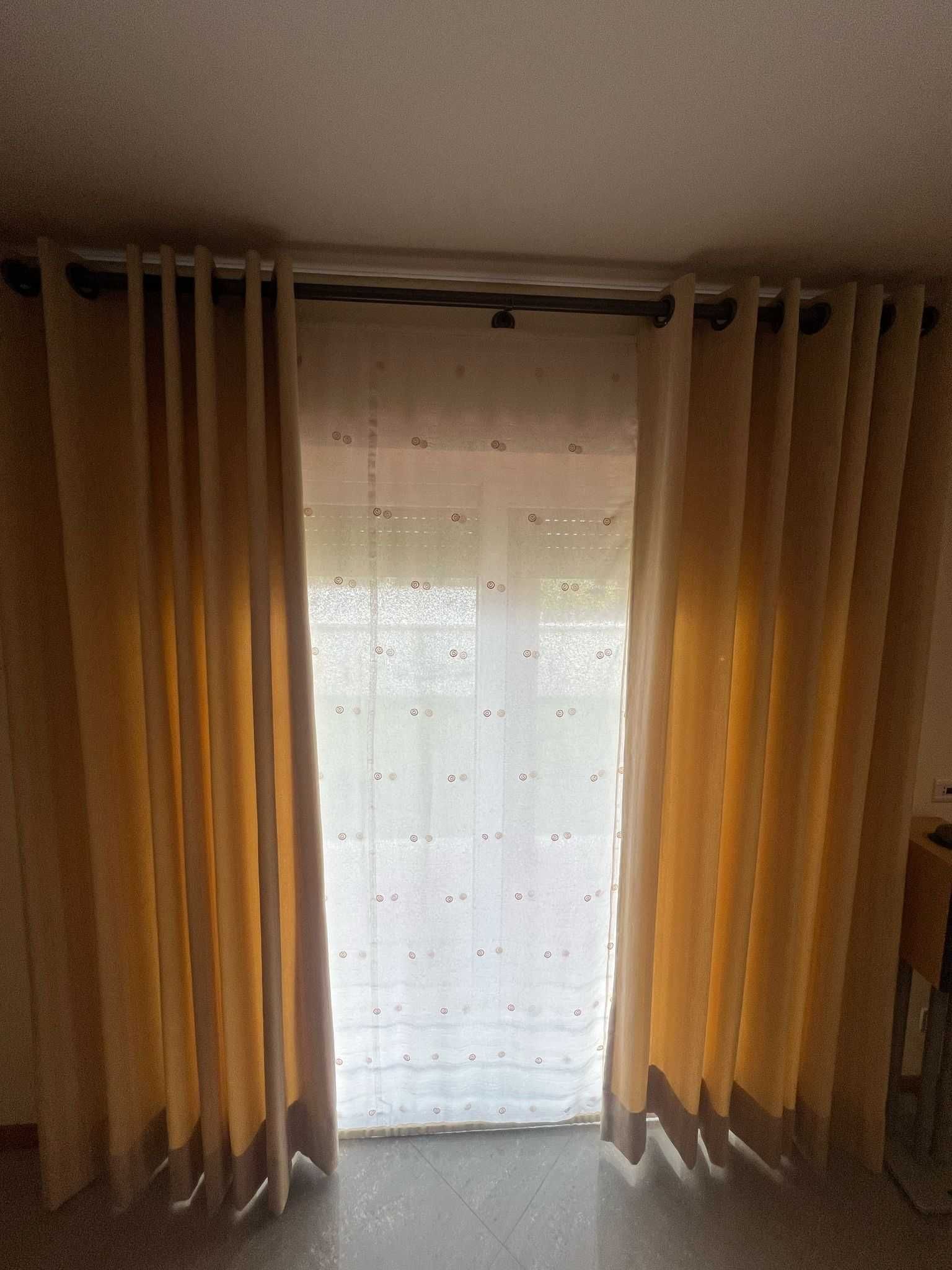 cortinas completas para duas janelas com 1,46 e 1,96 metros de largura