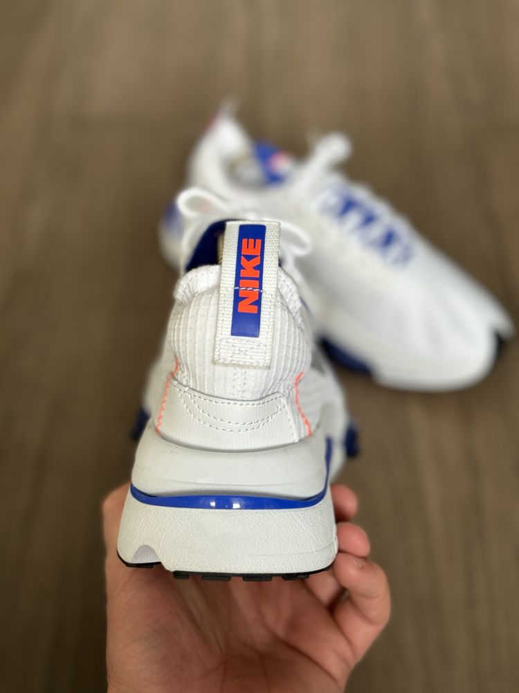 Кроссовки Nike  Air Zoom-Type Se CV2220 101