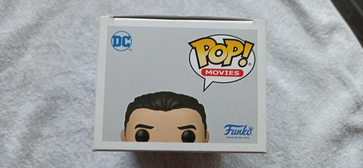 Funko PoP DC Super Man 1123 chase, glow in the dark.