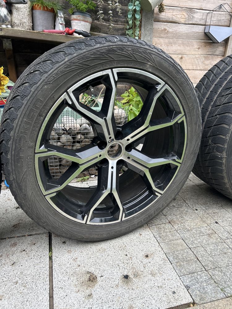 BMW x5 Felgi z oponami zimowymi