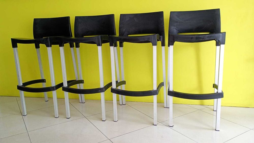 hokery, wysokie krzesła, czarne,metal nogi,4 sztuki, możliwy transport