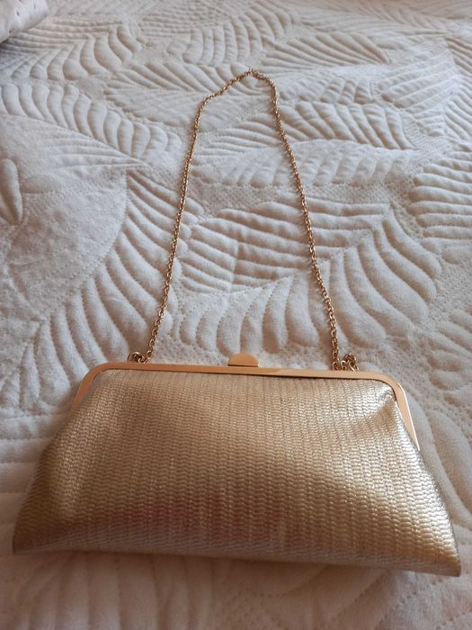 accessorize сумка на ланцюжку клатч золота 25х15 см