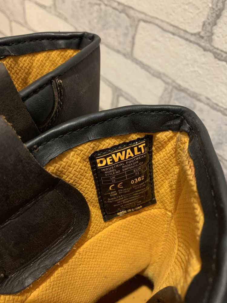 Робоче взуття DeWALT