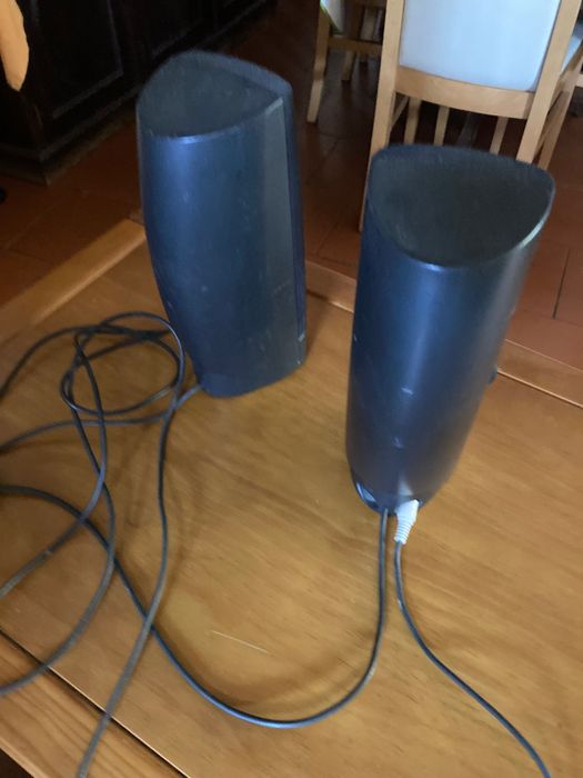 Colunas pc speakers pretas