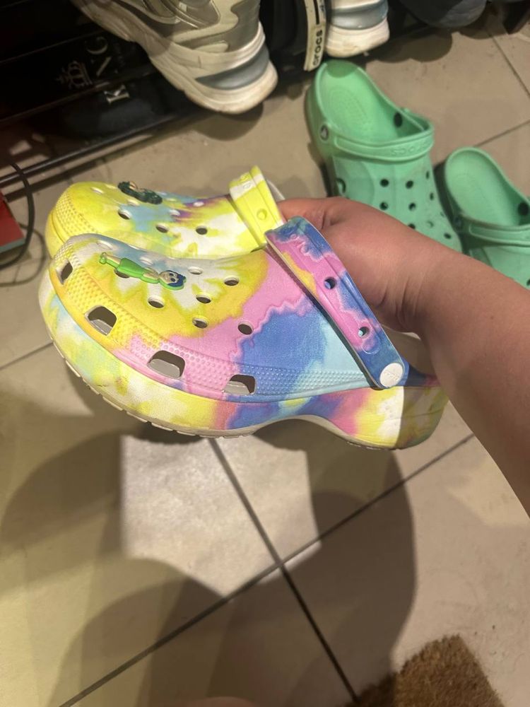 Продам женские кроксы