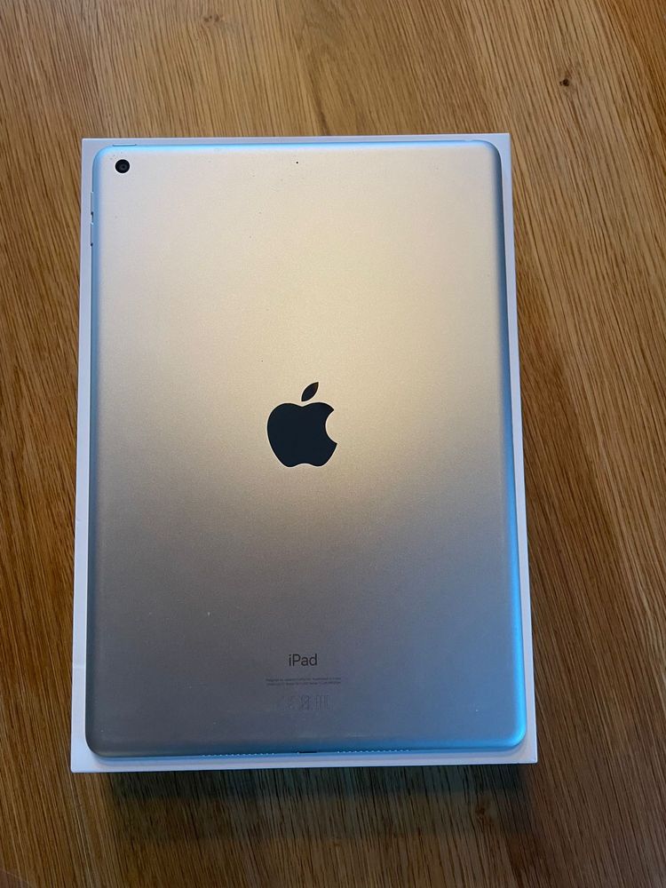 iPad 8, 128 Gb, srebrny