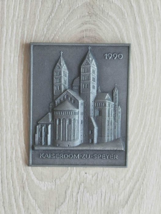 prezent dla urodzonych w 1990 roku tablicę Buderus, Katedrę Cesarską