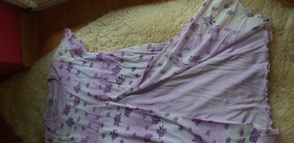 Piękna fioletowa sukienka w kwiaty r 146