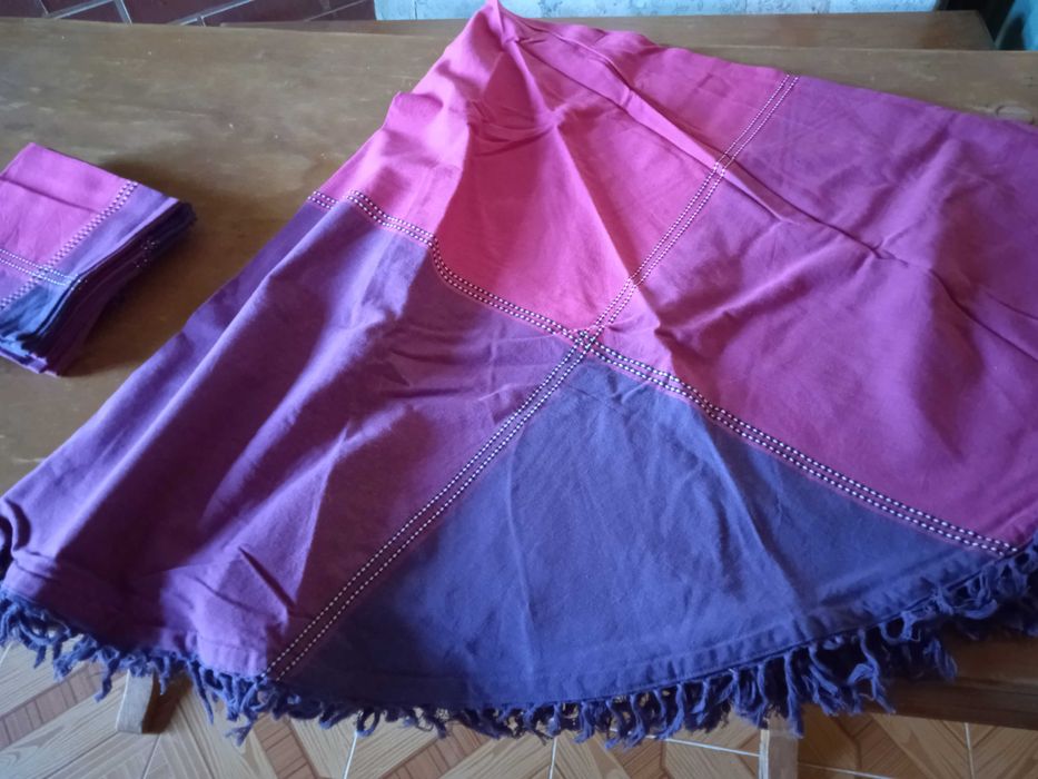 Toalha de mesa redonda + 6 guardanapos