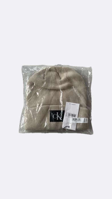 Новая зимняя шапка calvin klein (ck monogram logo beanie hat)с америки