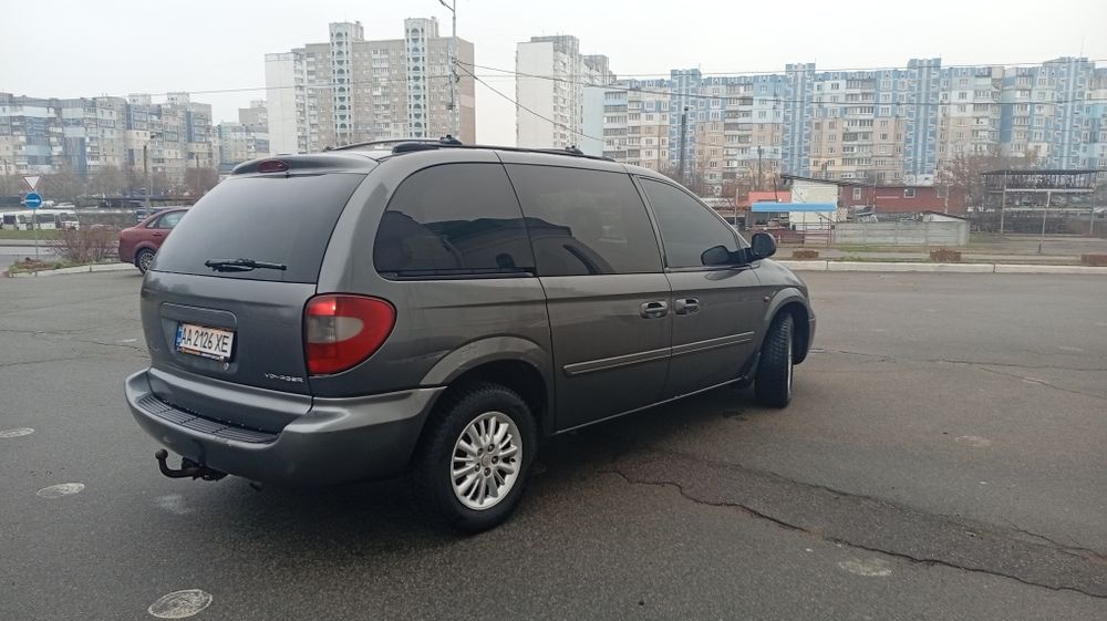 Продаю крайслер вояжер в хорошому стані.