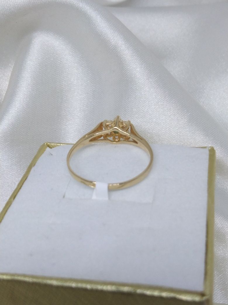 Złoty pierścionek zielonym oczkiem, złoto 583, R15 (303)