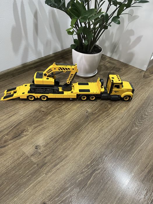 Автоконструктор вантажівка-тягач із ескаватором          іОТАМАNKO