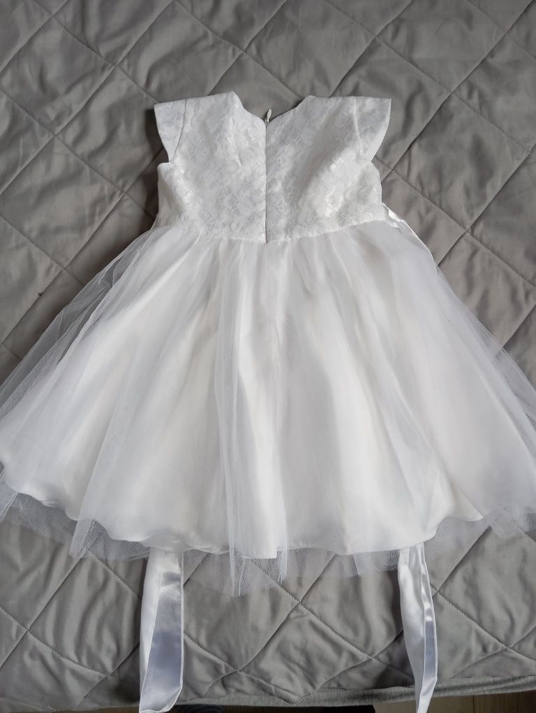 Biała sukieneczka rozmiar 86