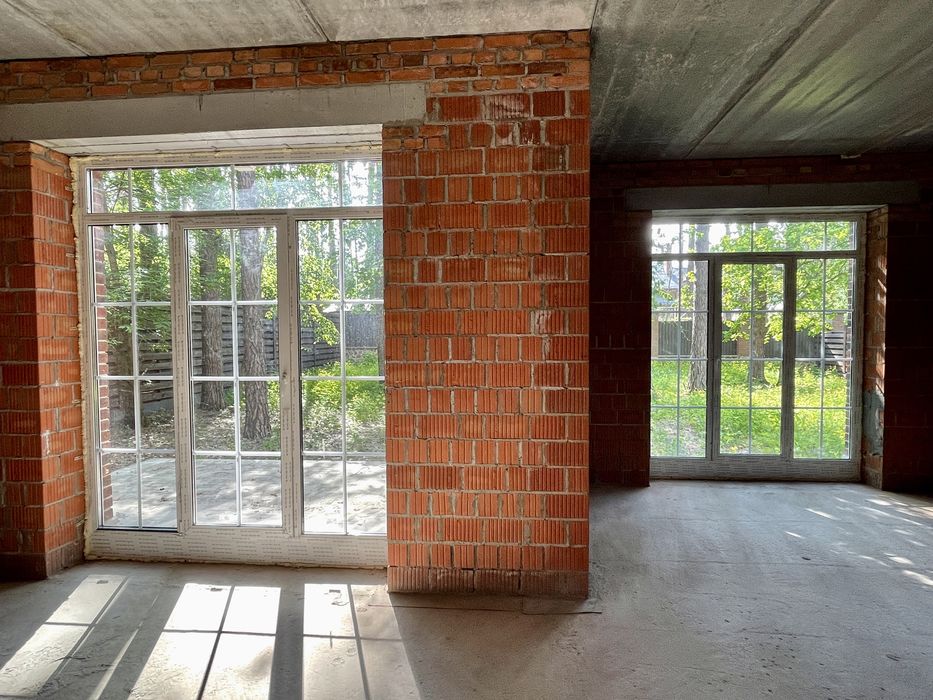 Дом в коттеджном городке в лесной Буче.