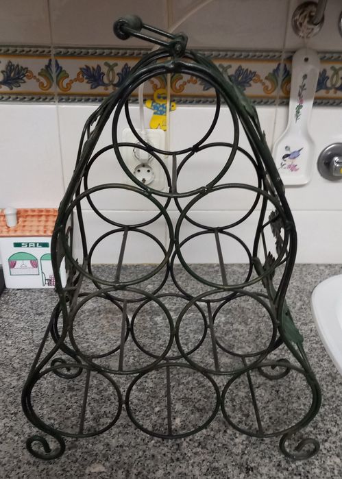 GARRAFEIRA METÁLICA, 8 GARRAFAS.Casa,Cozinha,Restaurante,Café,Garagem.