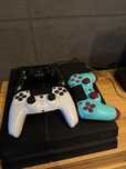 Konsola PS4 1TB +3pady i 5 gier