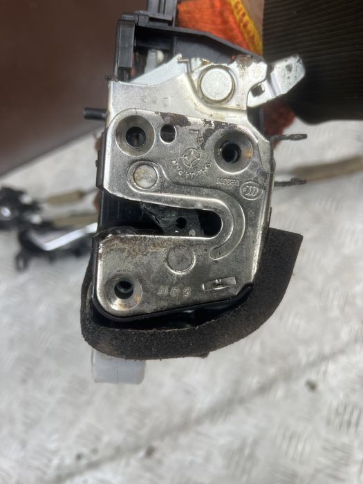 Замок задней двери лев прав Ниссан рог nissan rogue xtrail t32 год 15