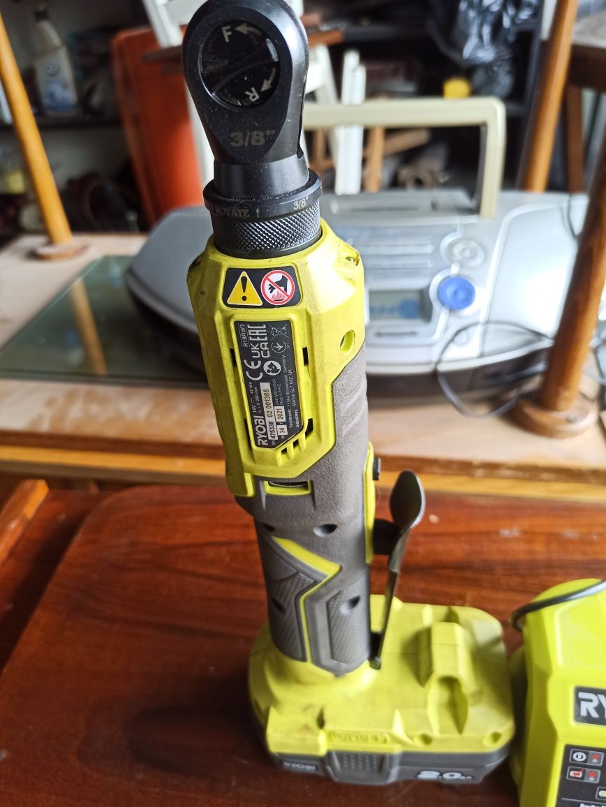 Ryobi grzechotka akumulatotowa 3/8 akumulator ładowarka