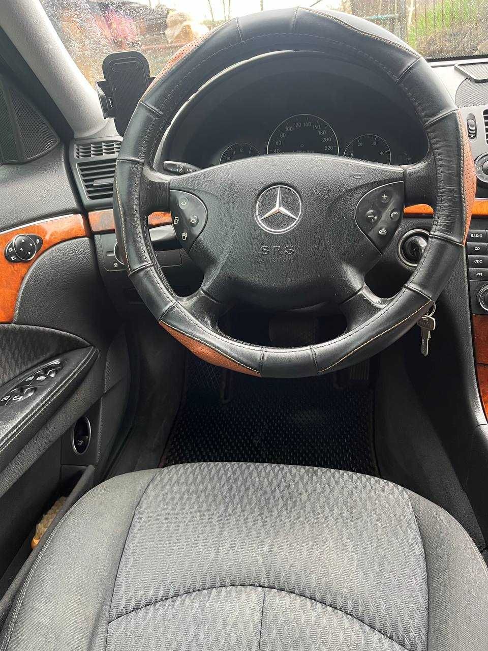 Mercedes-Benz E270