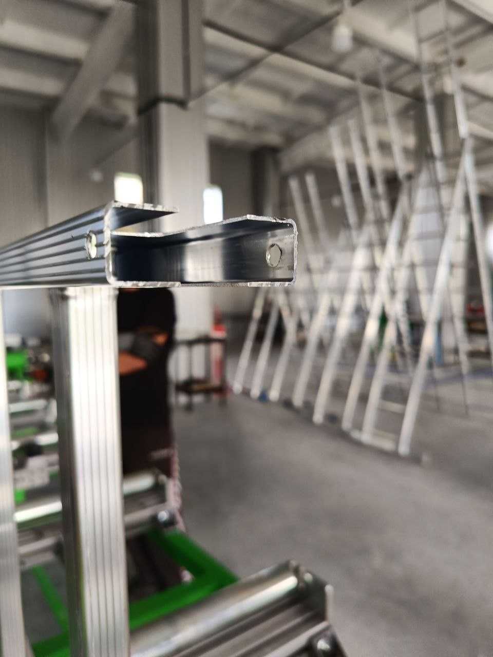 Алюминиевая приставная односекционная лестница 195 см 7 ступеней