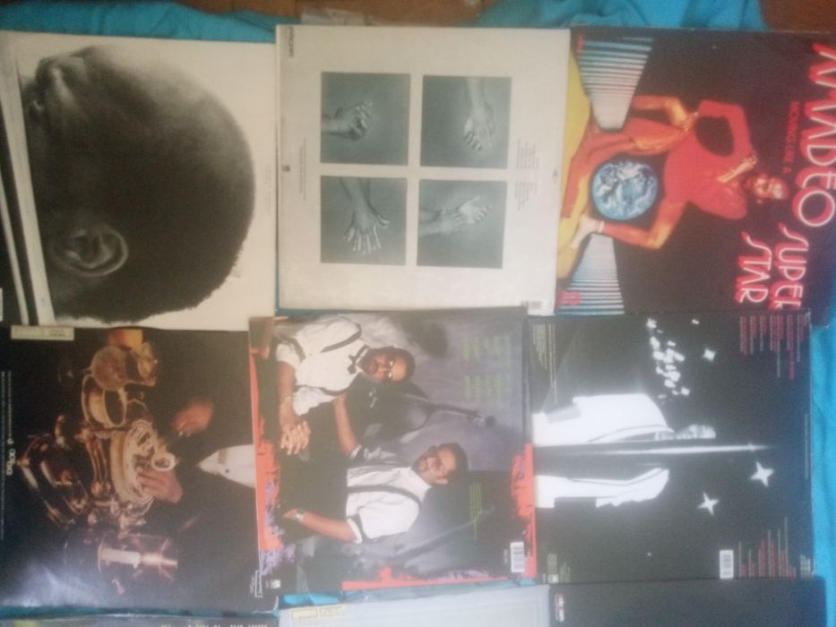 12 discos incluindo Donna summer