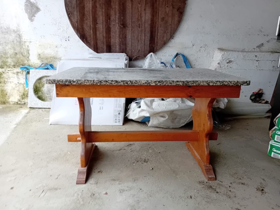 Mesa de Cozinha de Pedra