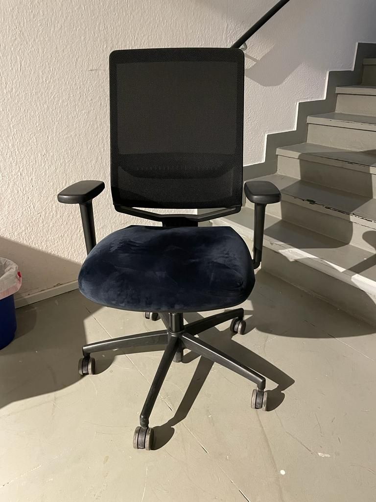 Fotel obrotowy biurowy, ergonomiczny, z Niemiec, produkt markowy