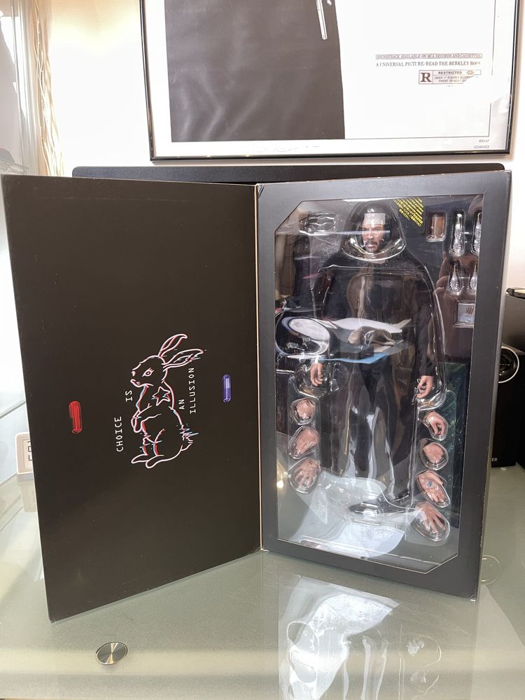 Фигурка 1/6 hot toys mms 657 THE MATRIX RESURRECTIONS – NEO
