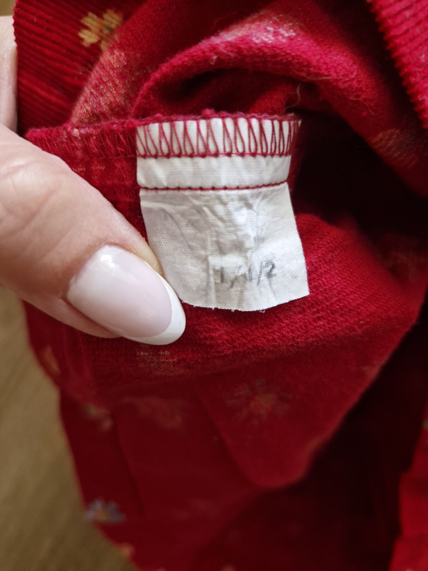 Bordowa sukienka w kwiatuszki na 1,5 roku