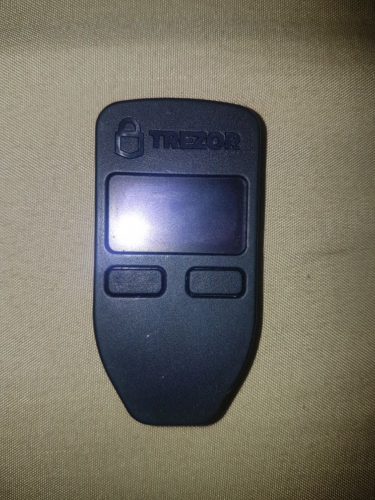 Продам 2 кошелька TREZOR