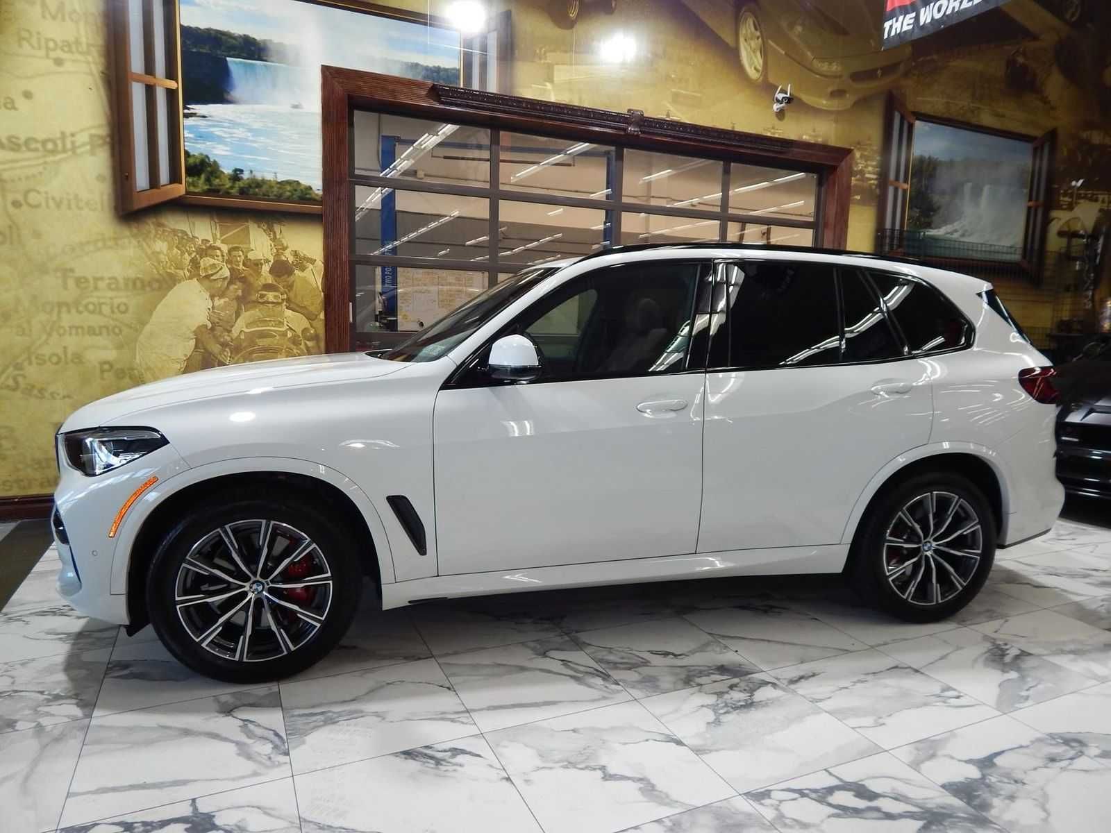 Стильна BMW X5 2022