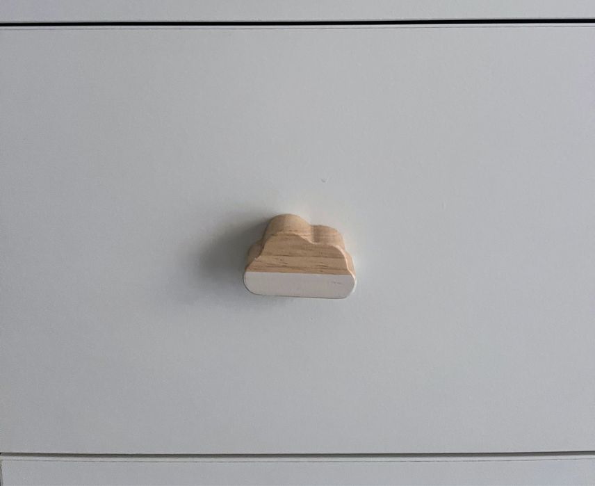 Cómoda IKEA KOPPANG branca com puxadores Zara Home