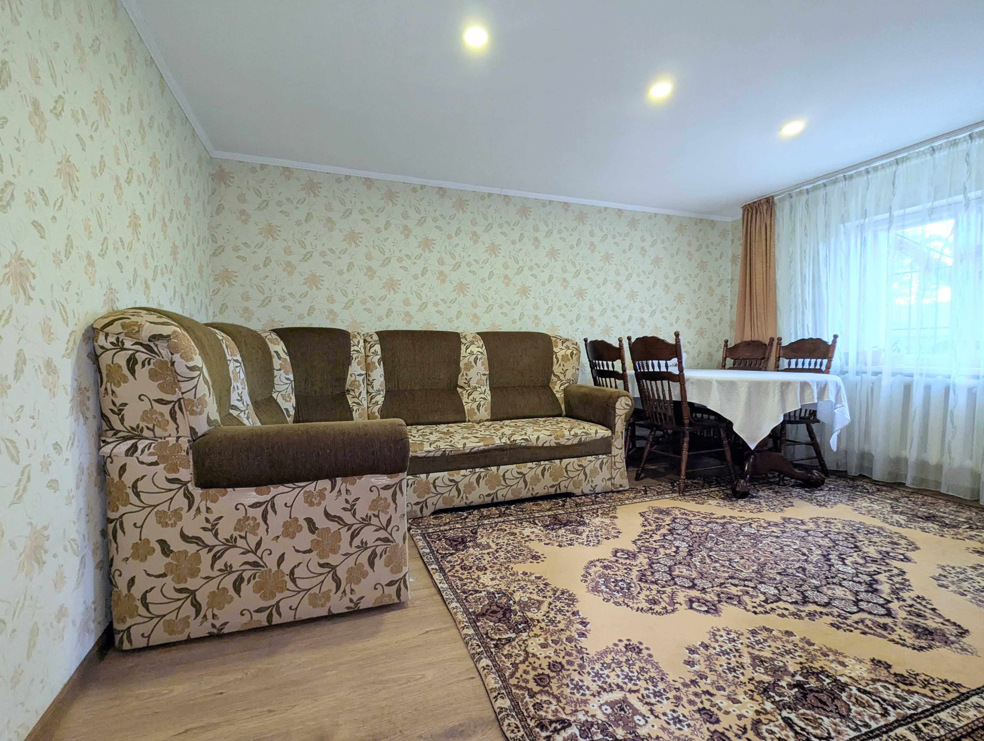 Продам будинок у Чорноморську з гаражем та ділянкою