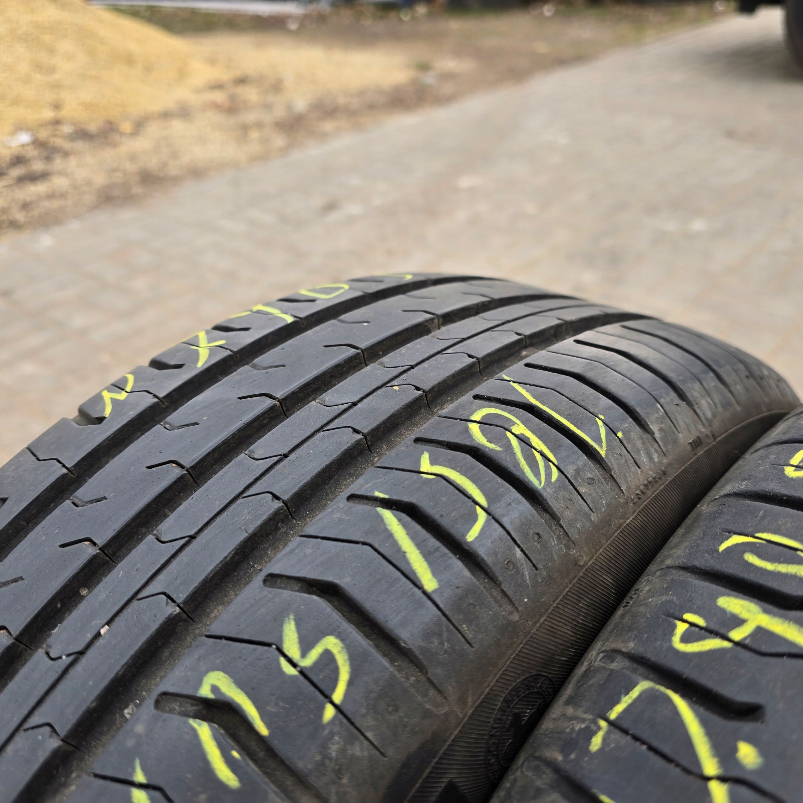 Continental Contiecocontact 5 185/50R16 81H 21R 4X