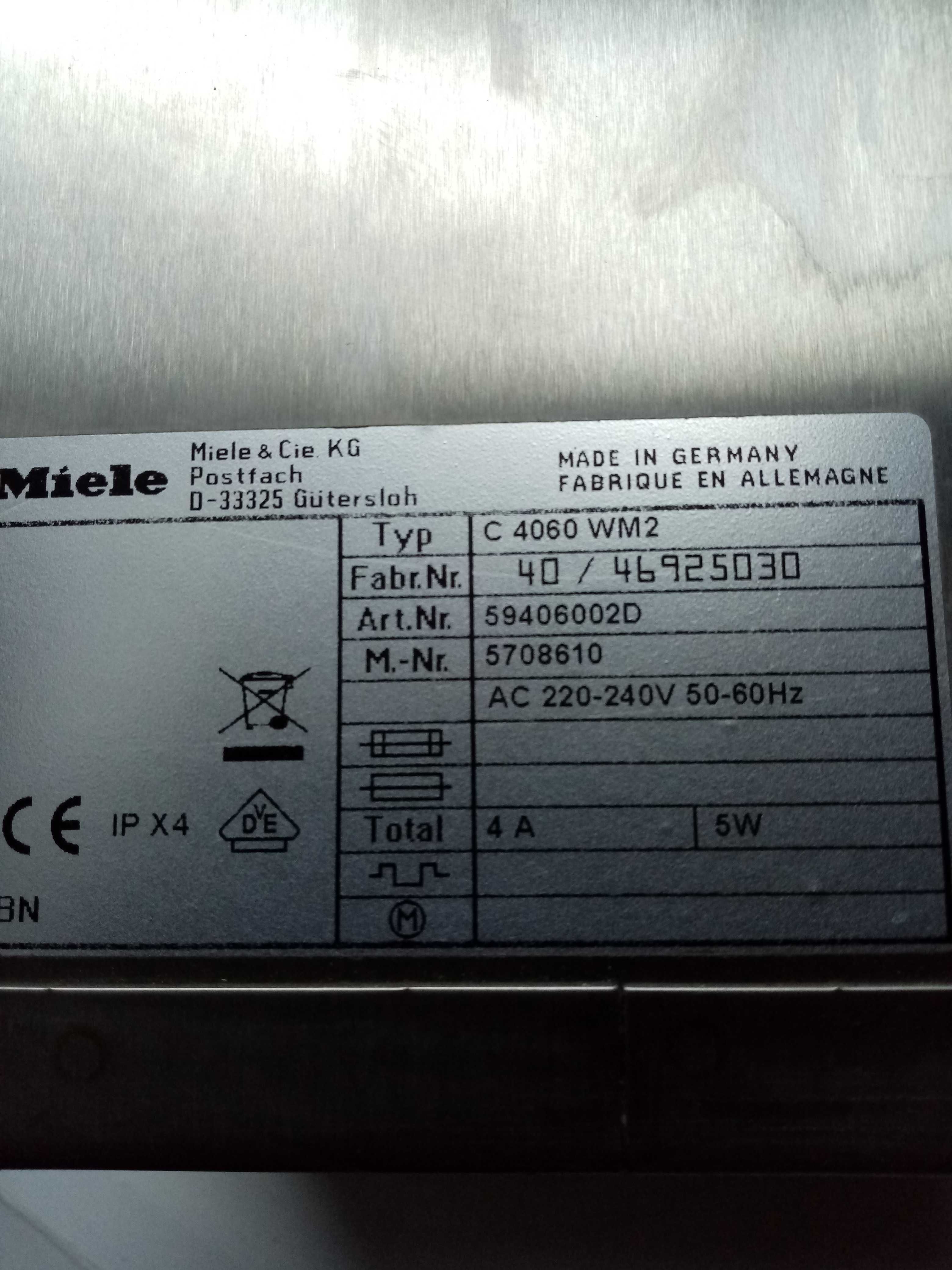 Miele Professional C4060 kasjer +53 szt. żetonów.