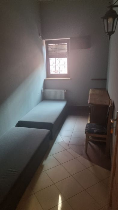 Pokoje z łazienkami i odrębnymi wejsciami z dworu