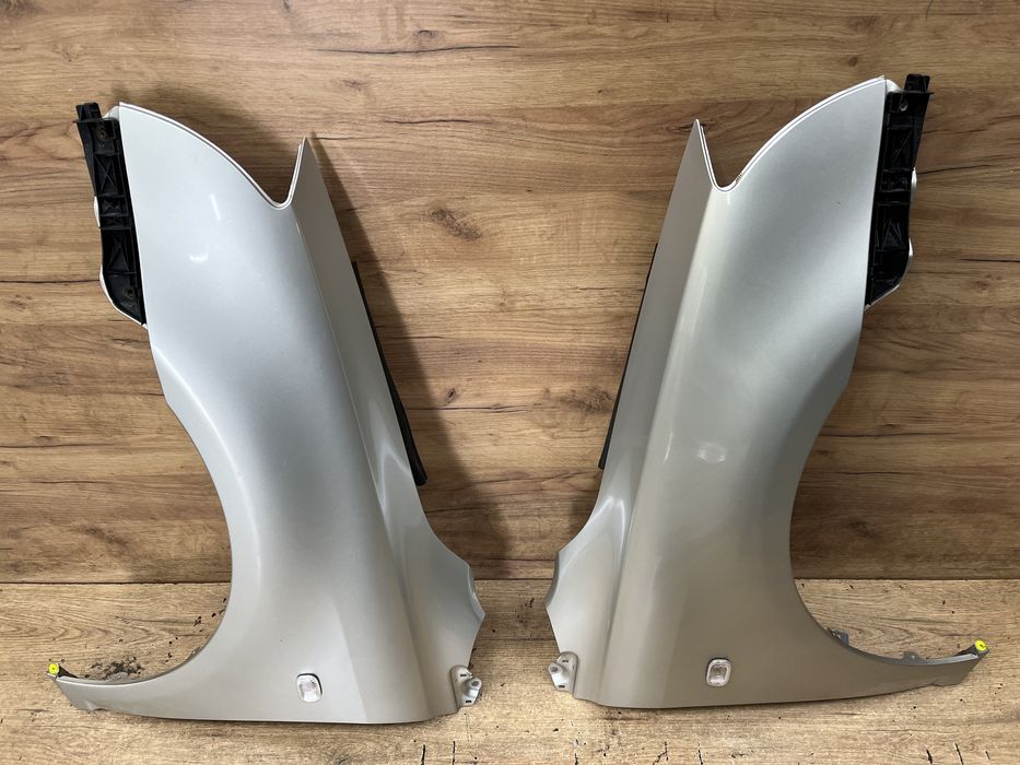 Błotnik przedni lewy prawy Toyota Avensis T25 kolor 1c0