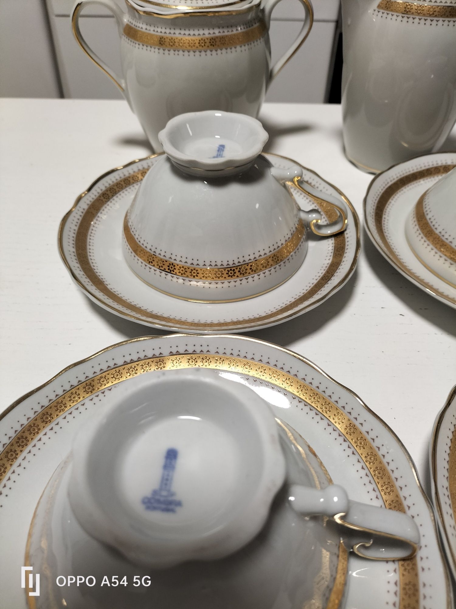 Chavena  chá antiga com pé  porcelana Coimbra  dourado