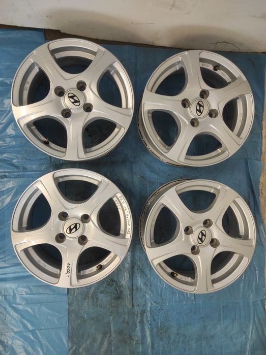 563 Felgi aluminiowe Hyundai R 14 4x100 Bardzo Ładne Czujniki