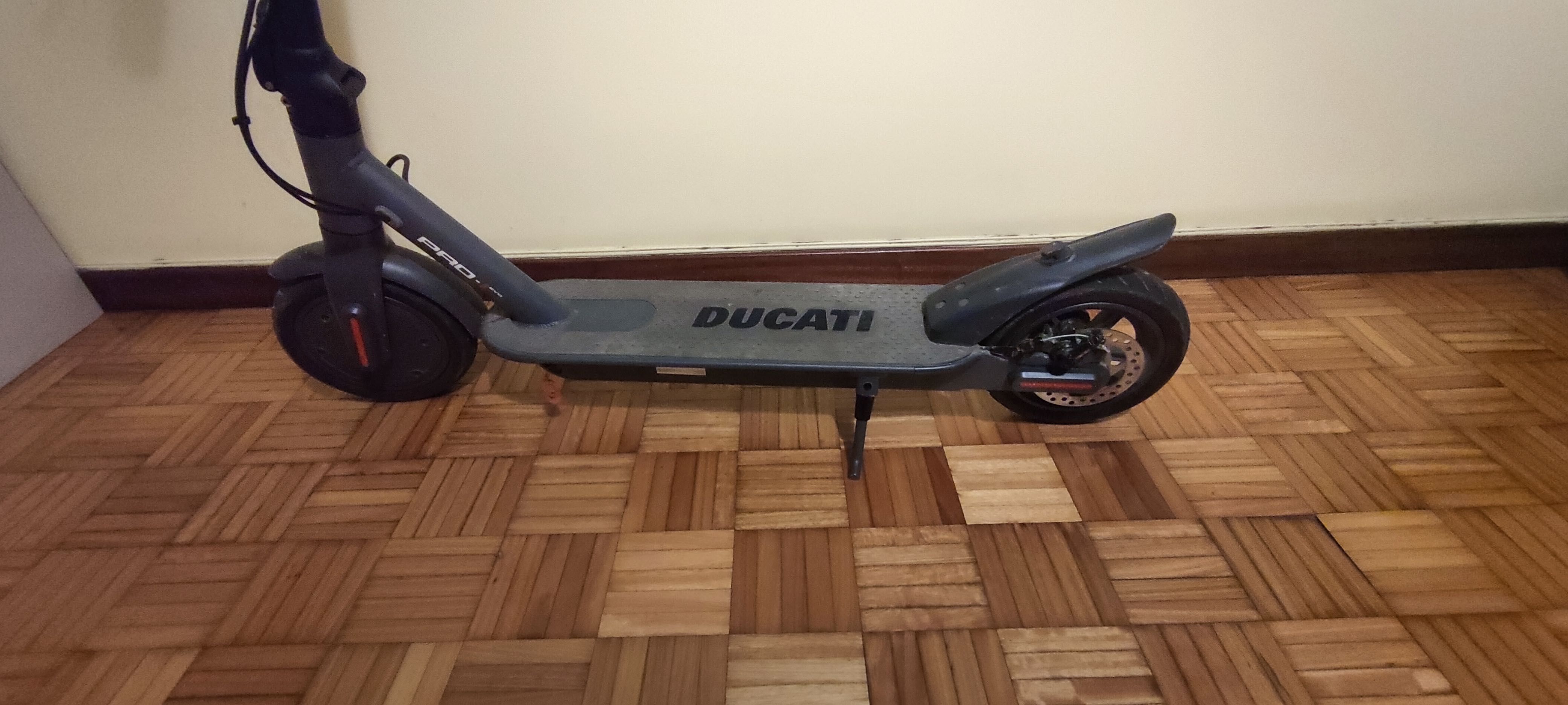 Trotinete Elétrica Ducati EVO-I PRO (como nova)