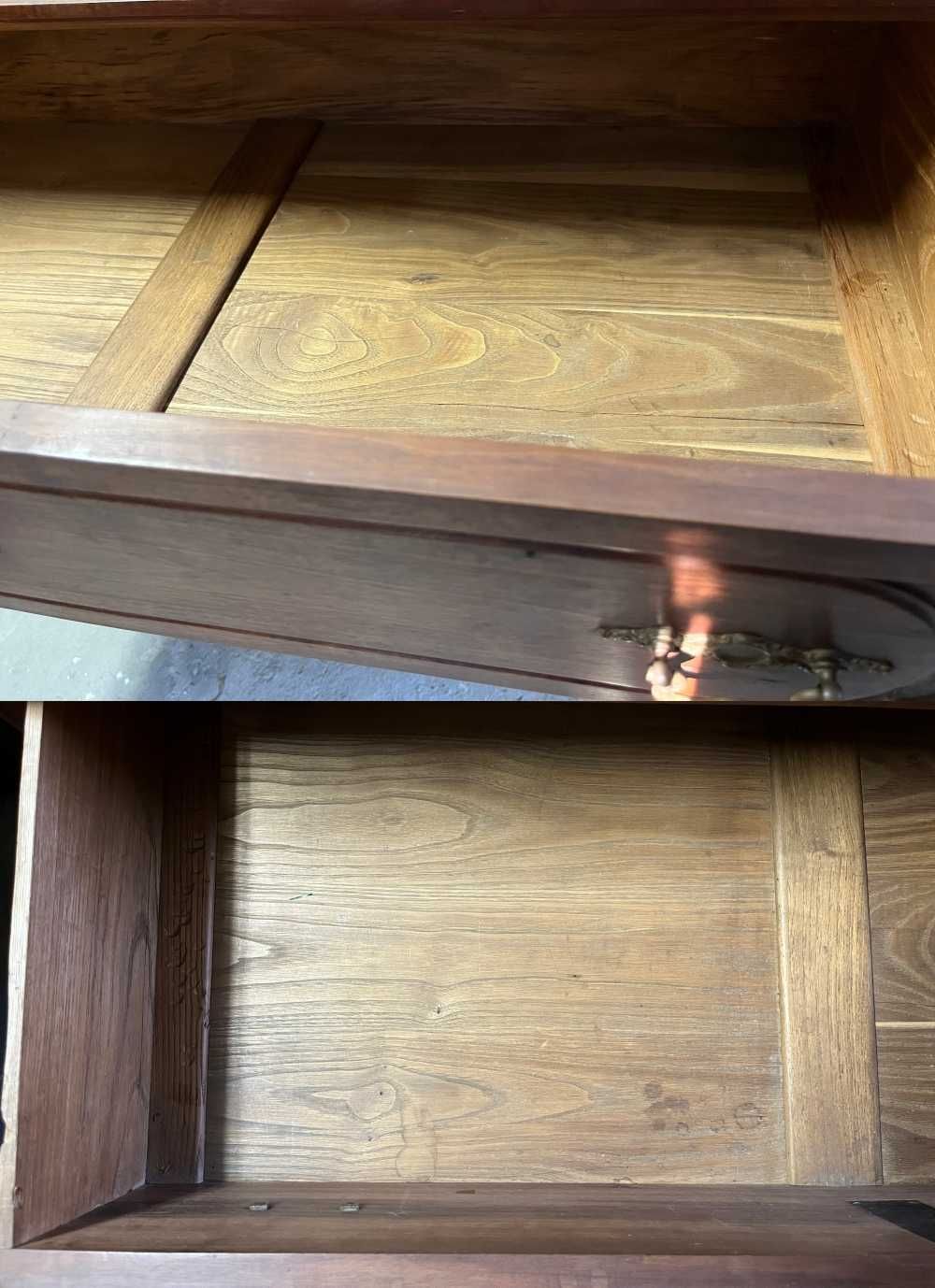 Cómoda antiga de madeira nobre com pedra mármore e espelhos