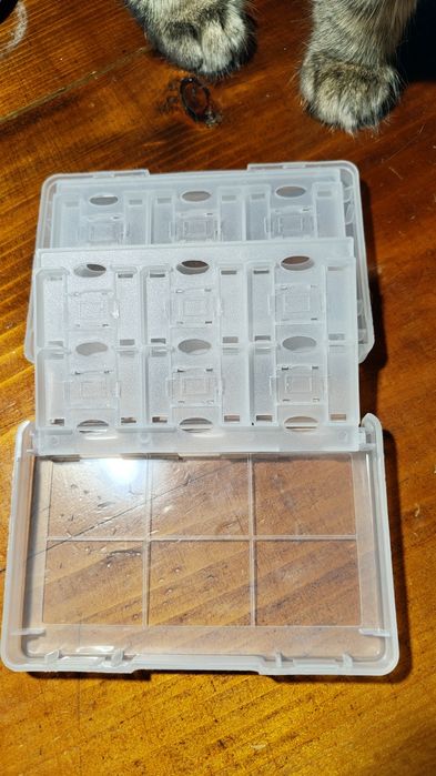 Контейнер для ігрових картриджів і не тільки