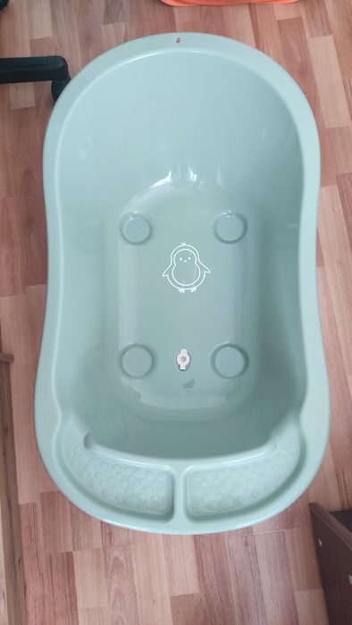 Дитяча ванночка зі зливом